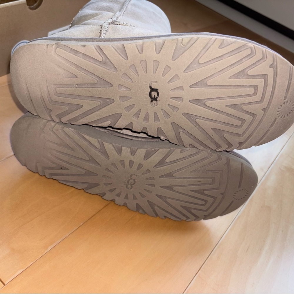 UGG Classic Short Crystal Bows Gray Grey Size 8 - Picture 5 of 7